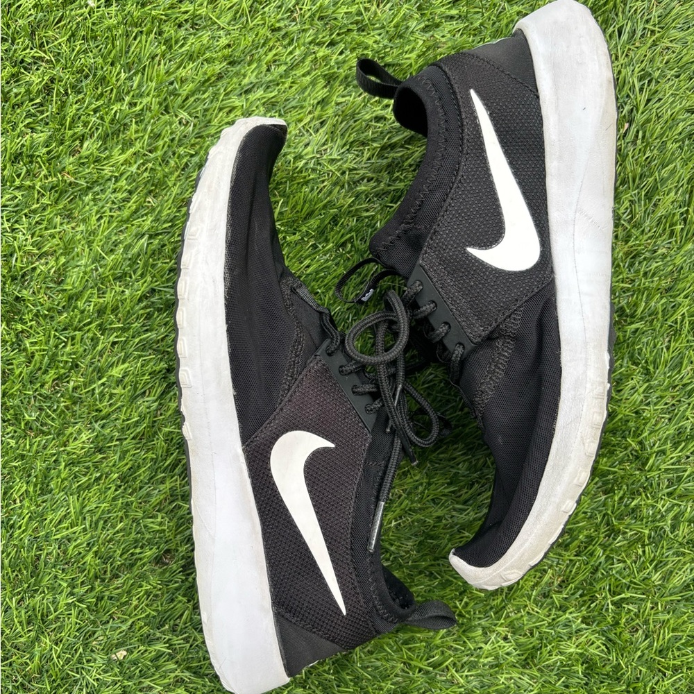 Nike juvenate Black and White Sneakers size 7